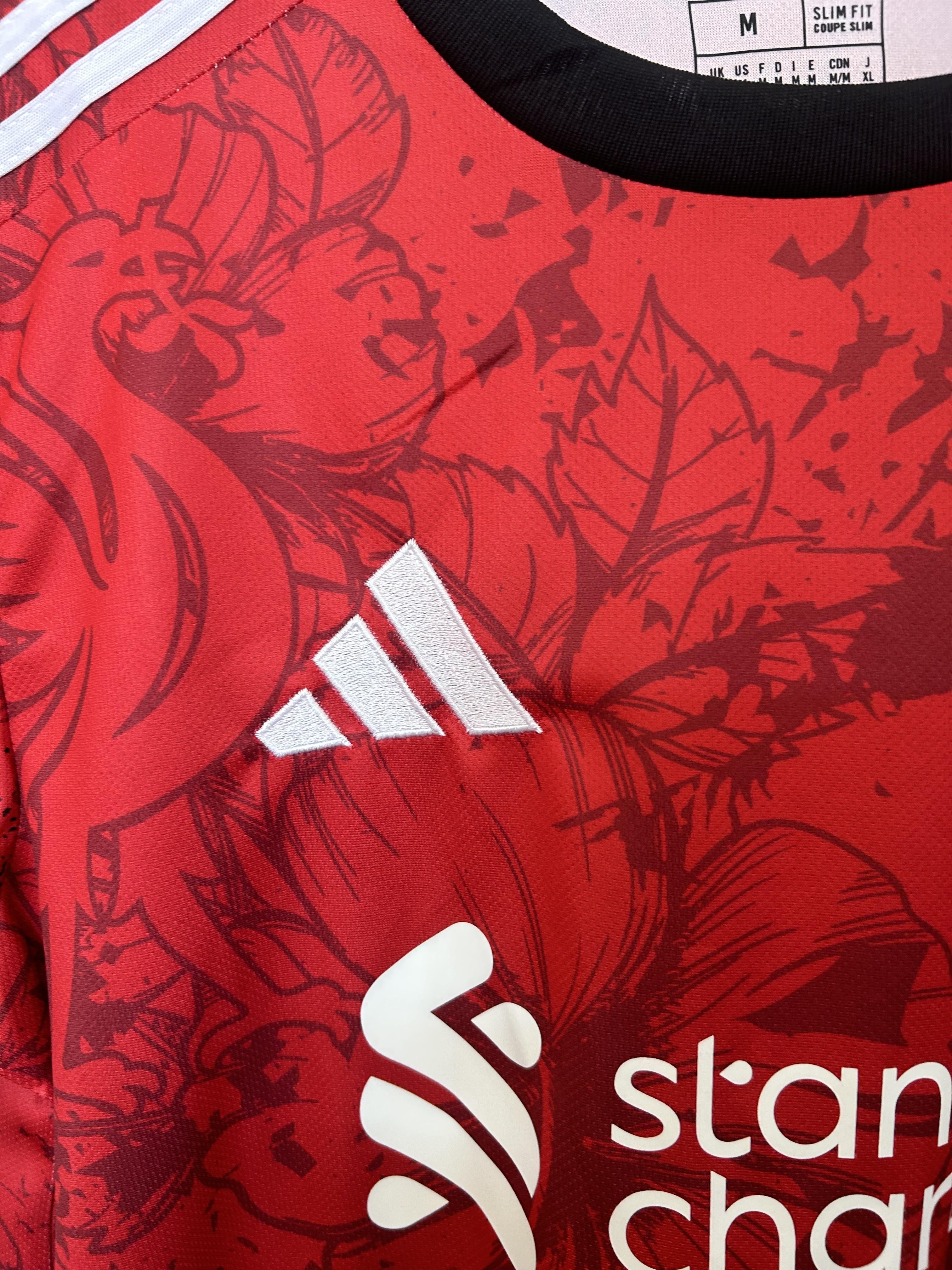 Tenue spéciale “Crimson Talon” de Liverpool