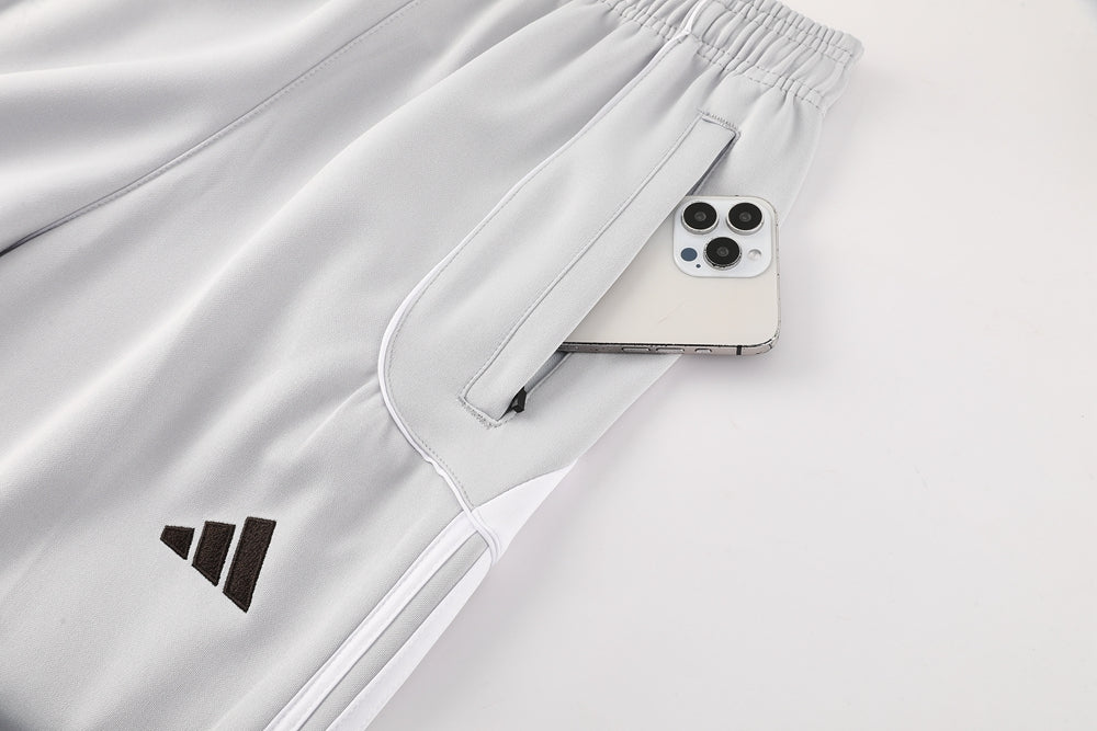 Survêtement veste blanche et grise d'avant-match Real Madrid