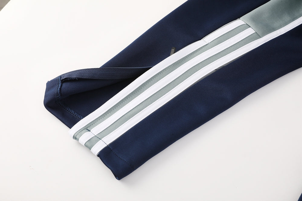 Ensemble de survêtement veste-pantalon Real Madrid Pre-Match bleu marine et gris
