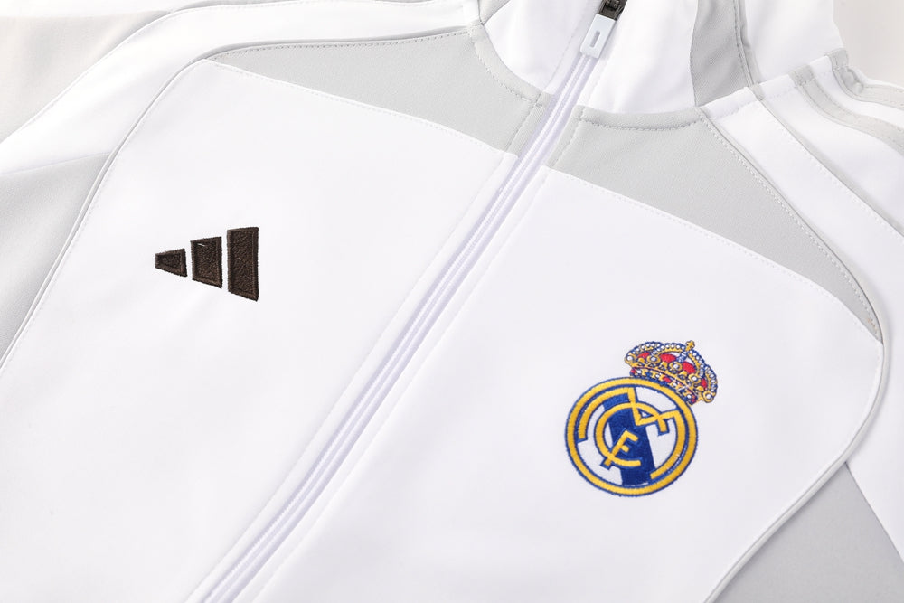 Survêtement veste blanche et grise d'avant-match Real Madrid