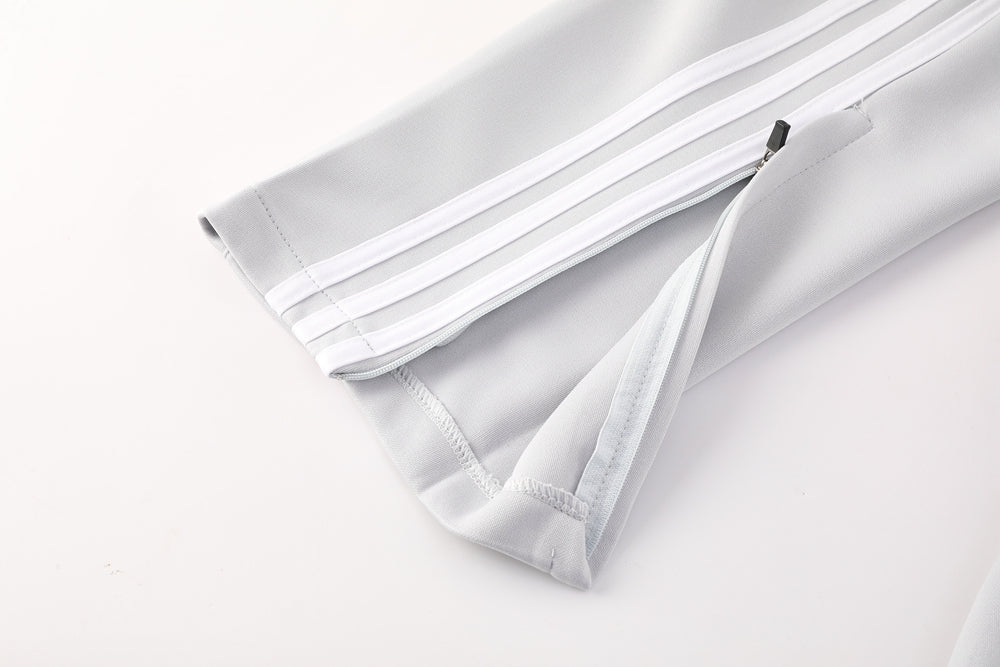 Survêtement veste blanche et grise d'avant-match Real Madrid