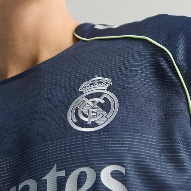 Maillot version joueur extérieur Real Madrid 2025/26