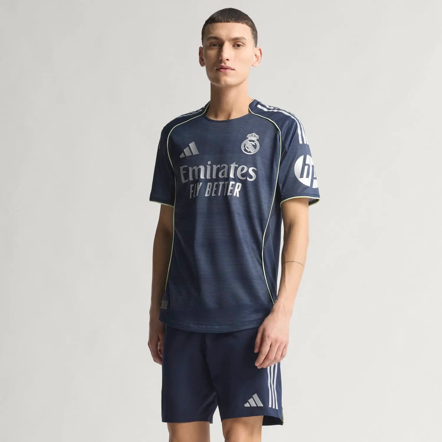 Maillot version joueur extérieur Real Madrid 2025/26