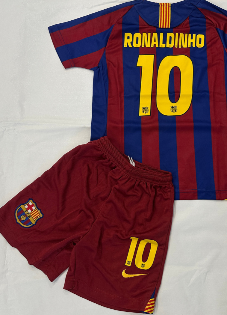 Barcelona Classic 2005-06 with  Ronaldinho 10 Kids KIT