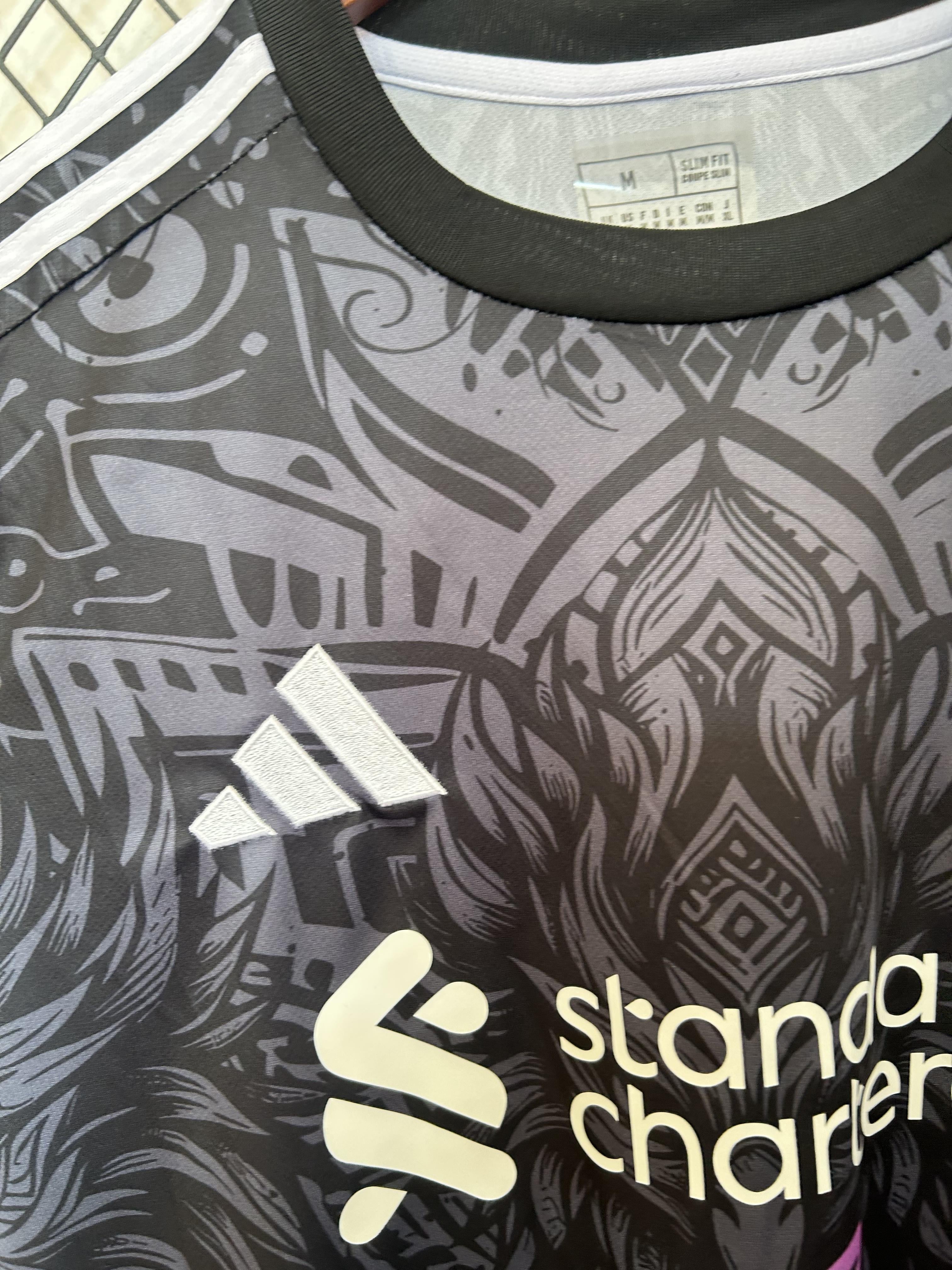 Kit spécial Liverpool violet Aigle Phénix