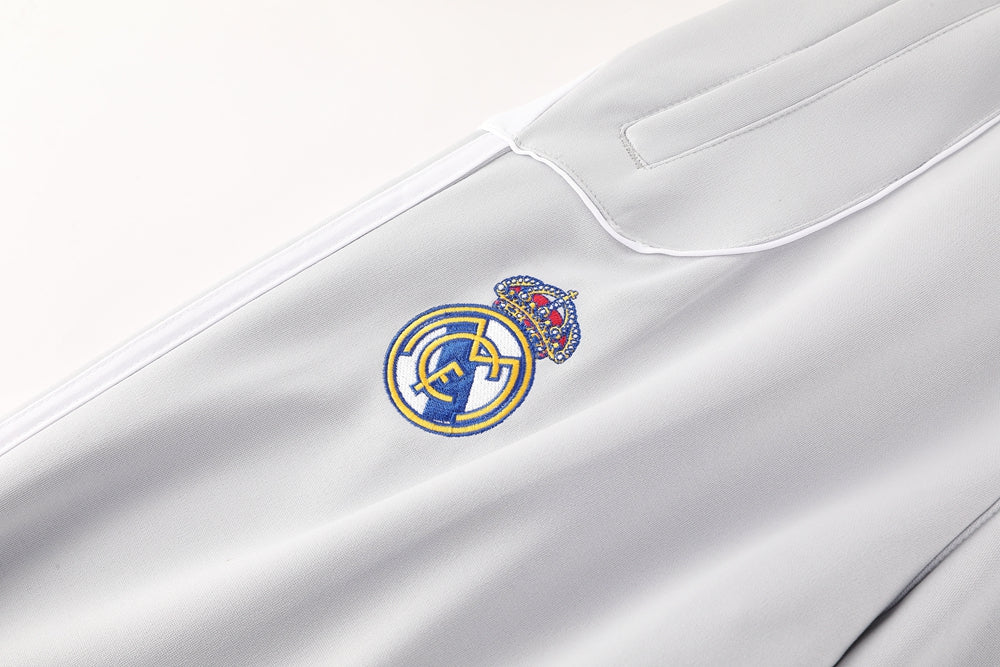 Survêtement veste blanche et grise d'avant-match Real Madrid